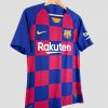 Photographie du maillot domicile FC Barcelone 2019-2020 Nike VaporKnit suspendu sur un fond blanc neutre