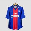 Superbe maillot de foot vintage du PSG avec sponsor Opel et équipementier Nike. Modèle emblématique porté dans les années 90, idéal pour les collectionneurs et supporters parisiens.