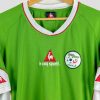 Maillot de foot vintage Algérie Le Coq Sportif, modèle vert avec détails blancs et rouges, logo de la Fédération Algérienne de Football sur la poitrine, édition vintage rare pour supporters et collectionneurs.