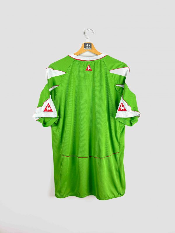 Maillot de foot vintage Algérie Le Coq Sportif, modèle vert avec détails blancs et rouges, logo de la Fédération Algérienne vue de dos