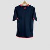Maillot vintage du Paris Saint-Germain 2007-2008 exposé dans une collection de maillots de foot rétro
