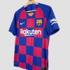 Maillot domicile FC Barcelone 2019-2020 plié, présenté comme cadeau collector pour fan du club catalan