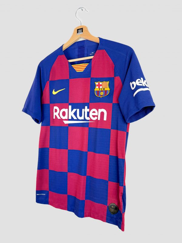 Maillot domicile FC Barcelone 2019-2020 plié, présenté comme cadeau collector pour fan du club catalan