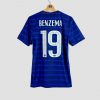 Dos du maillot de l’équipe de France Euro 2020 avec le numéro 19 officiel floqué en blanc au centre.