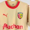 Maillot de football extérieur du RC Lens saison 2023-2024 en version dorée, sponsorisé par Auchan et conçu par Puma, disponible à l’achat.