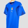 Maillot de football vintage de l’équipe d’Italie (Coupe du Monde 2006, Puma) bleu avec col historique.
