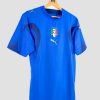 Photo studio du maillot de l’équipe d’Italie Coupe du Monde 2006, modèle domicile Puma bleu, vintage.