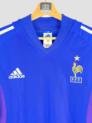 Zoom sur détails maillot de foot Equipe de France 2002