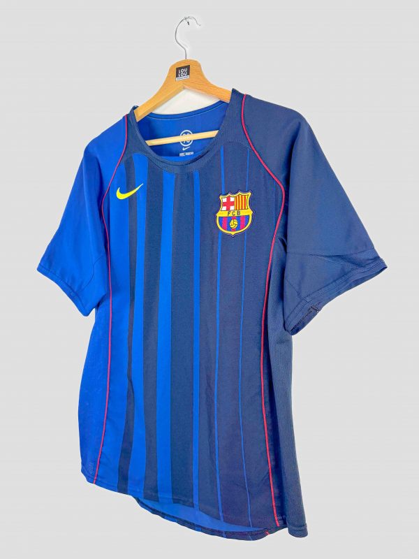 Maillot rétro FC Barcelone 2004-2005 avec flocage Deco, exemplaire vintage original.