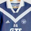 Maillot vintage du FC Girondins de Bordeaux 99-00 floqué Wiltord numéro 11, design bleu marine iconique.